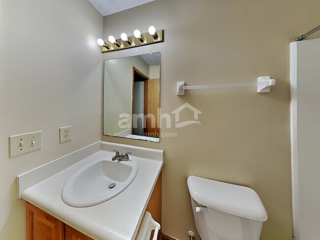 Building Photo - 461 Dover Pond Dr