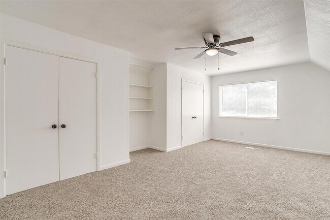 Building Photo - 1701 Larkspur Dr