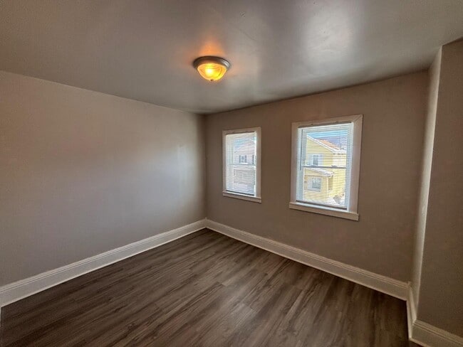 Building Photo - 211 N 5th Ave