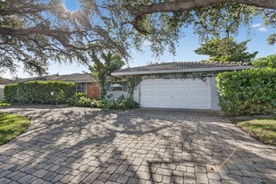 Building Photo - 2740 NE 34th St