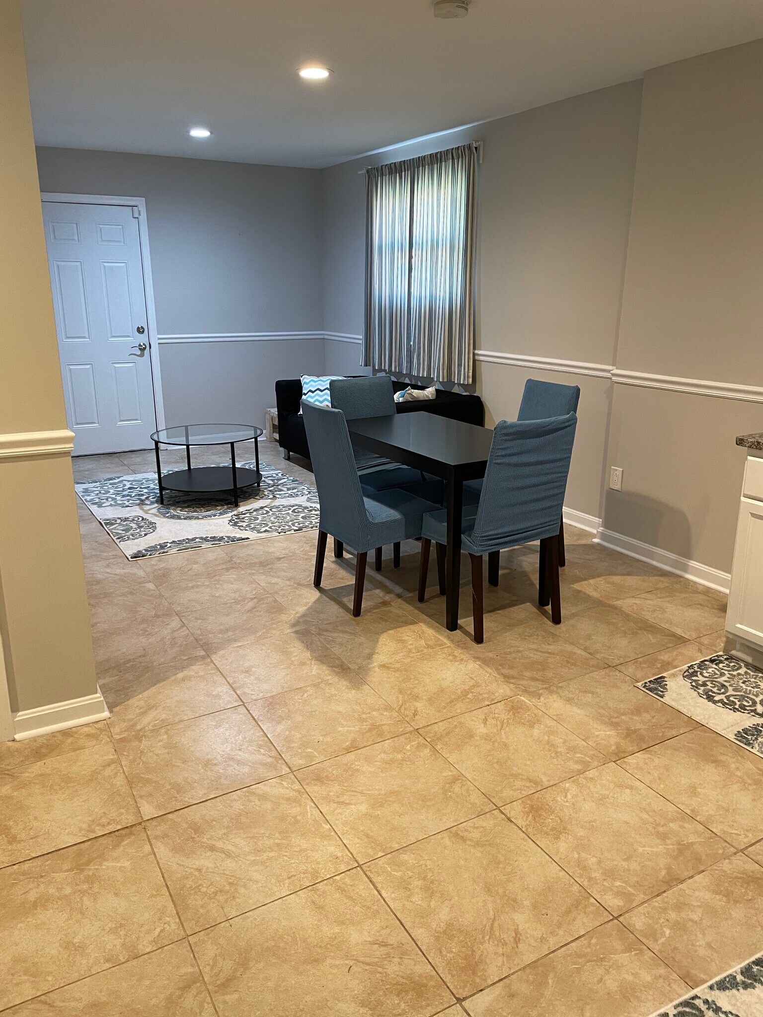 Dining - 4296 Southern Ave SE