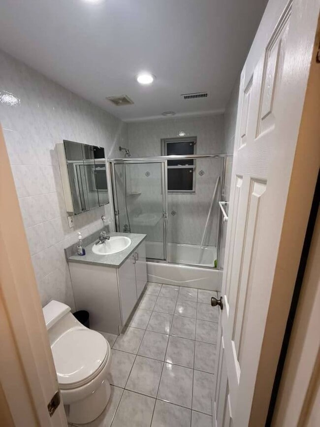 Building Photo - 67-06 171st St