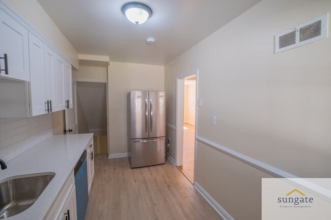 Building Photo - 1444 Meridene Dr