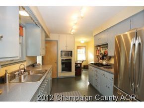 Building Photo - 3 Bedroom close to parks and schools