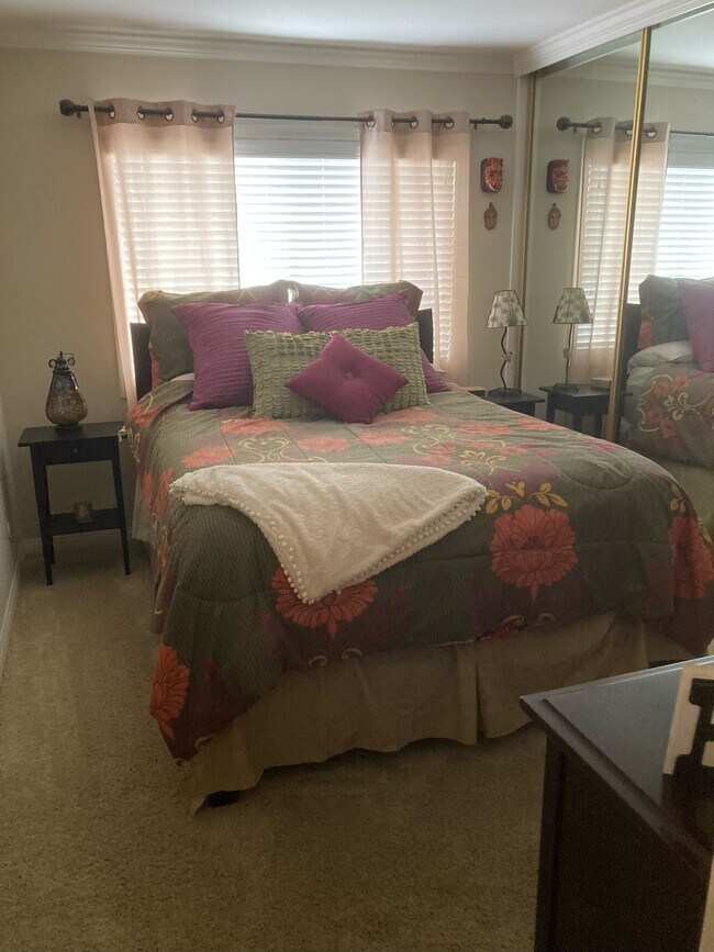 Building Photo - 1563 Stonewood Ct