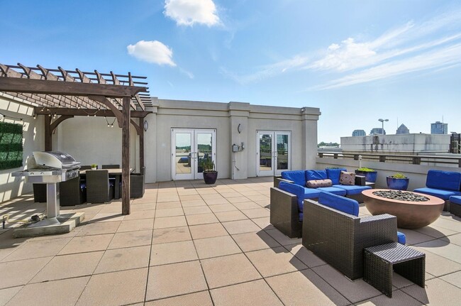 Building Photo - Uptown Condo!