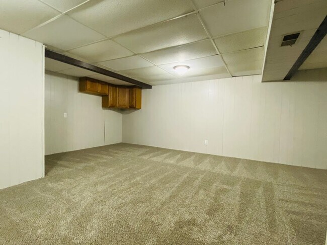 Building Photo - NEWLY REMODELED RANCH!! - 3 Bedroom, 1 Bath Home in Ankeny