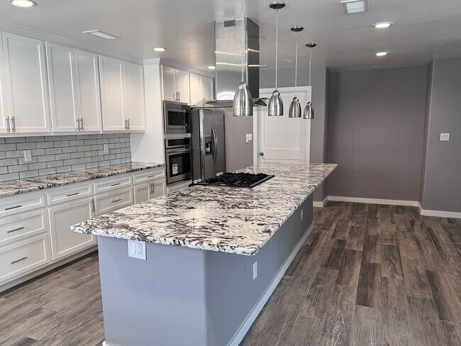Building Photo - Wonderful remodeled 4 bedroom, 3 bathroom ...