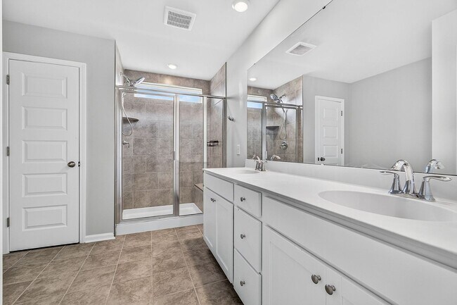 Building Photo - 204 Lake Minsi Dr
