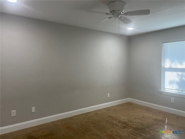 Building Photo - 661 W Austin St