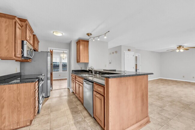 Building Photo - Spacious 3 Bedroom and 2.5 Bathroom