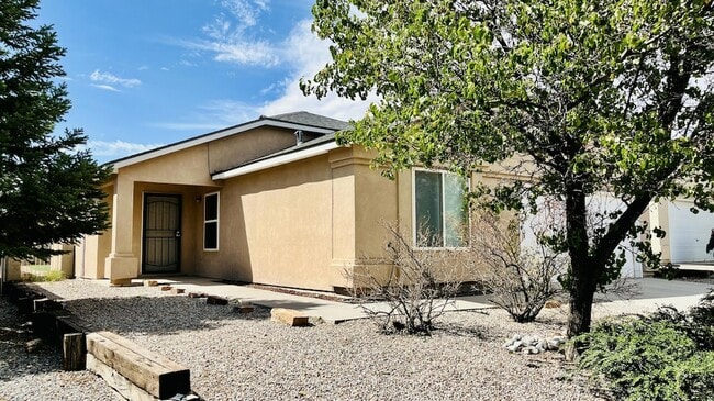 Building Photo - 5600 Mesa Ridge Rd NW