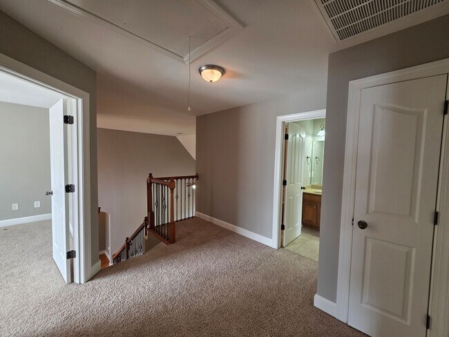 Building Photo - Holiday SPECIAL!! $500 OFF Your Move-In Co...