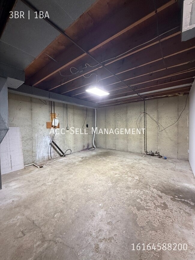 Building Photo - 5796 Christie Ave SE