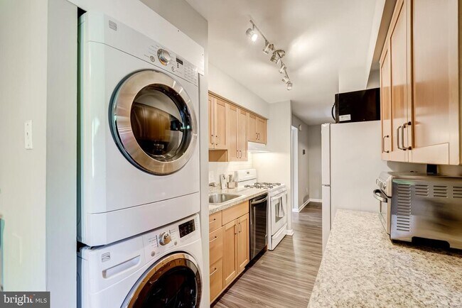 Building Photo - 11260 Chestnut Grove Square