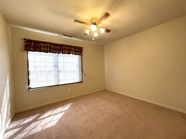 Building Photo - 1622 Diamond Brook Dr