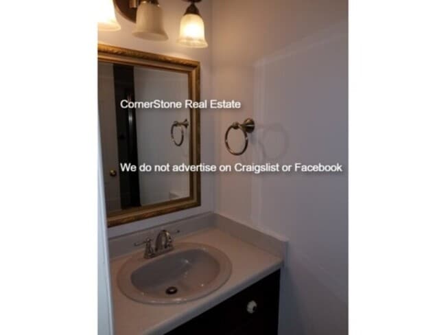 Building Photo - Ranch Style Home