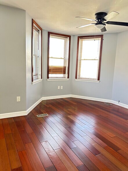 MSTR Bedroom Right - 118 Bates St NW