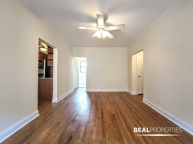 Building Photo - 744 W Addison St