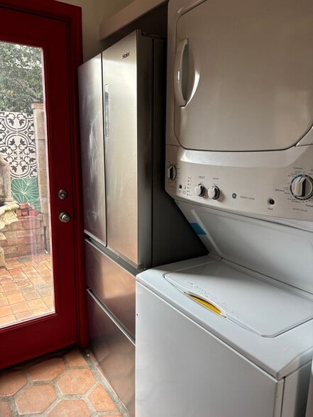 Building Photo - 1802 N Raymond Ave