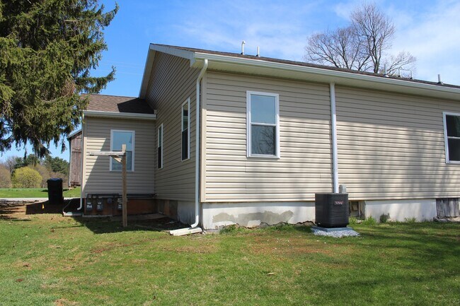 Building Photo - Semi Detached