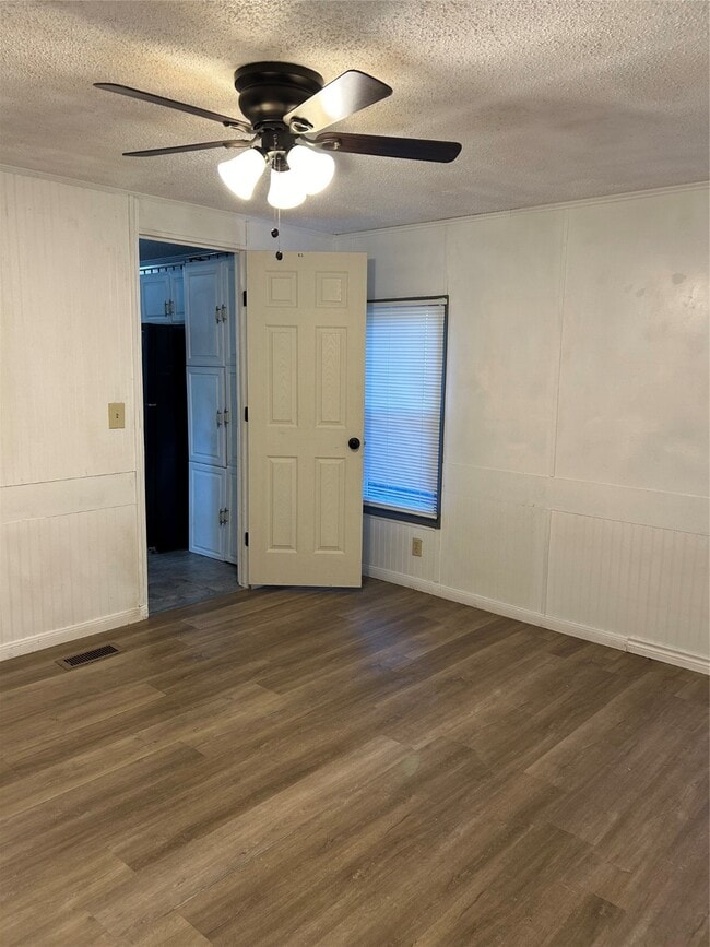 Building Photo - 10014 Cedar Landing Dr