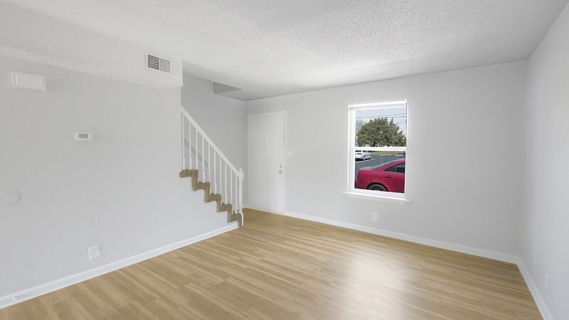 Building Photo - 815 Golf View Pl