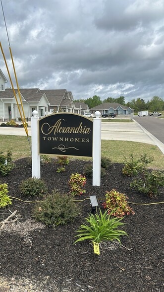 Building Photo - 191 Willowbrook Dr