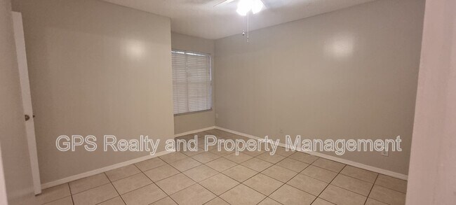 Building Photo - 956 Forest Ridge Ct