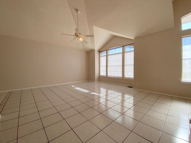 Building Photo - North Hills  in Northeast El Paso 4 bed with Refrig A/C right next to Franklin Mountains!