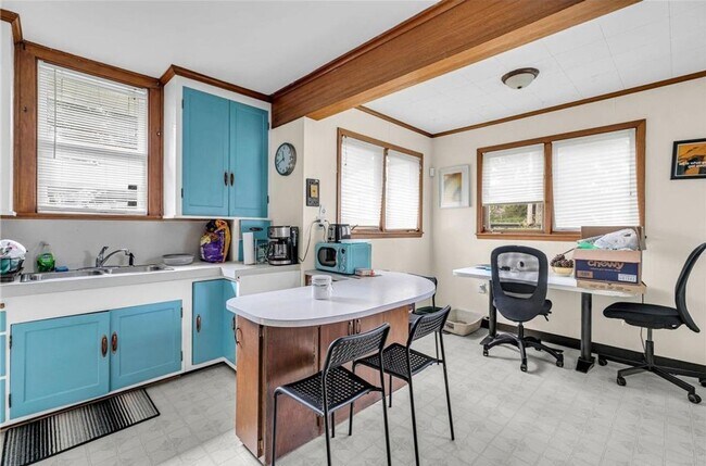 Building Photo - Awesome 2 BR/1 BA Single-Family Home in Ro...