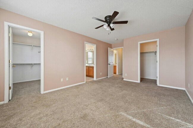 Building Photo - 5633 S Yakima St