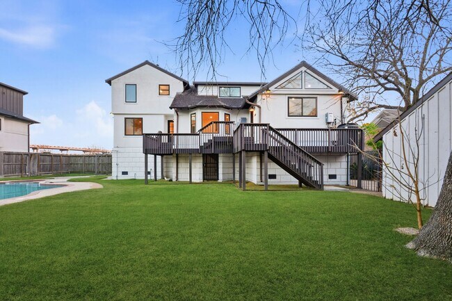 Building Photo - Beautiful Houston Home Featuring a Private Pool