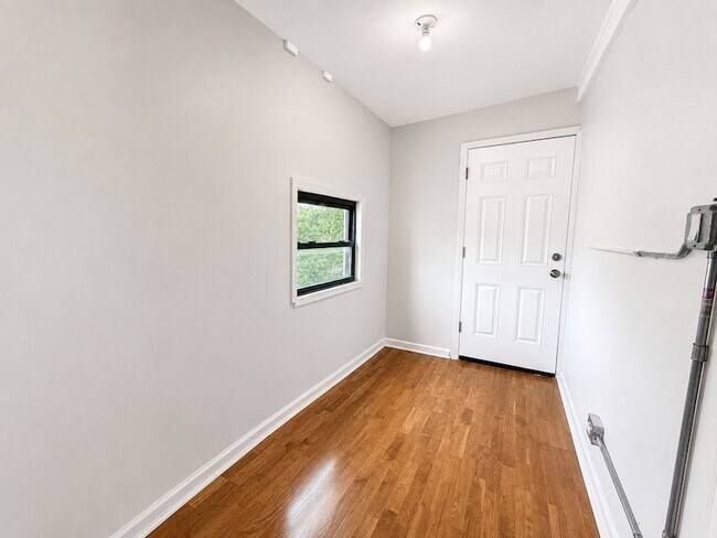 Building Photo - 1830 N Mozart St