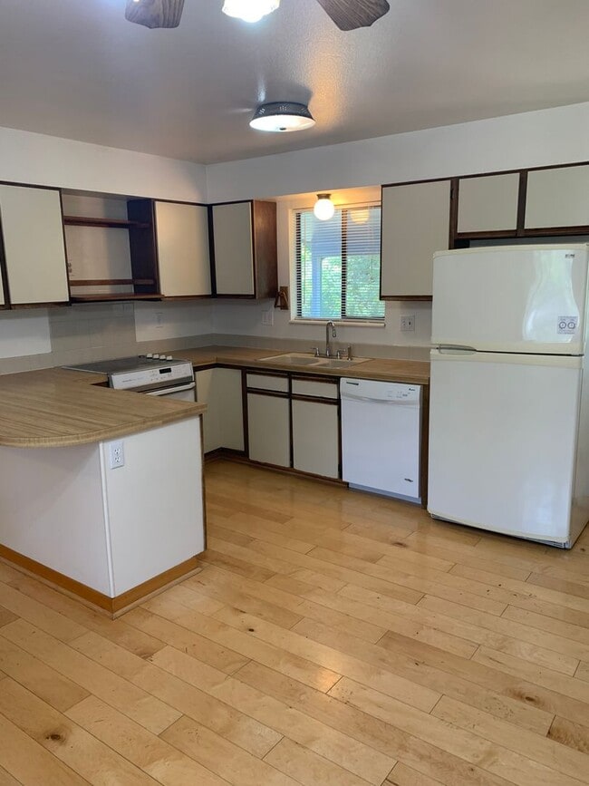 Building Photo - Space to Spread Out | 4 Bed Home + Large Yard Near Old Town
