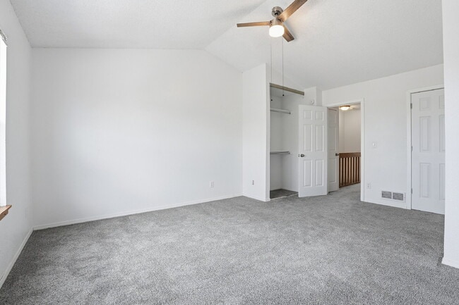 Building Photo - $2,045.95 - 2 Bed, 1.5 Bath Townhome in Centennial with Pool Access