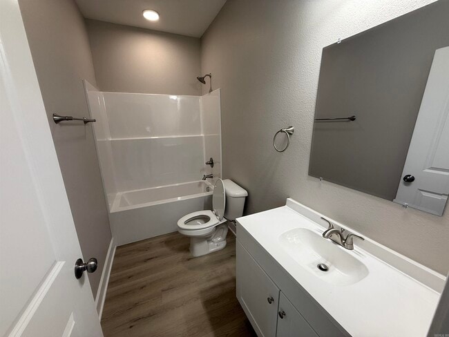 Building Photo - 5703 Valley Dr