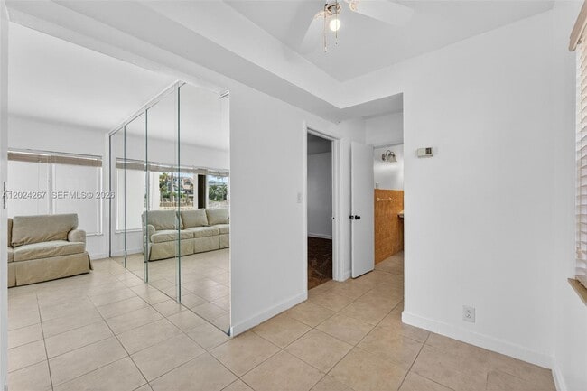 Building Photo - 2508 Bay Dr