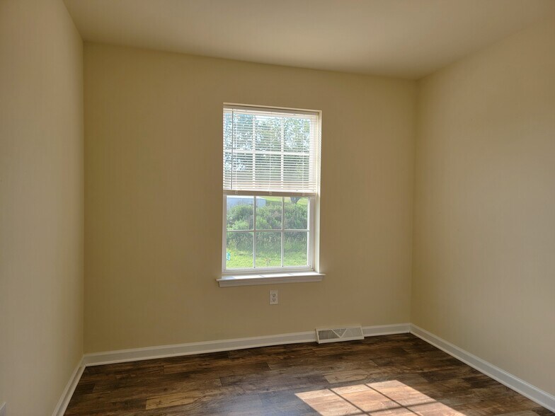 Building Photo - 118 Park Place Cir