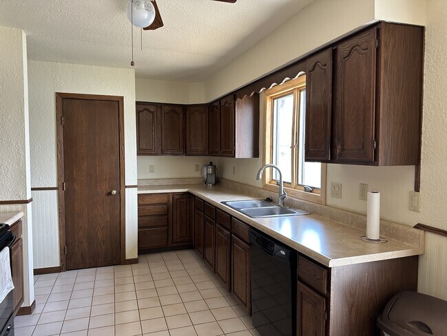 Building Photo - 2427 Mallard Dr