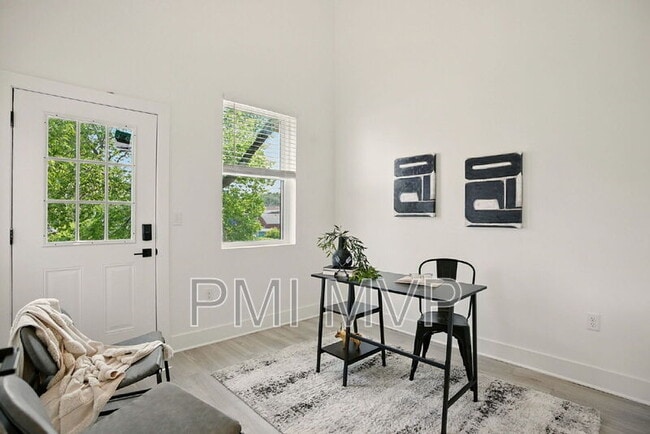 Building Photo - 92 E Innis Ave