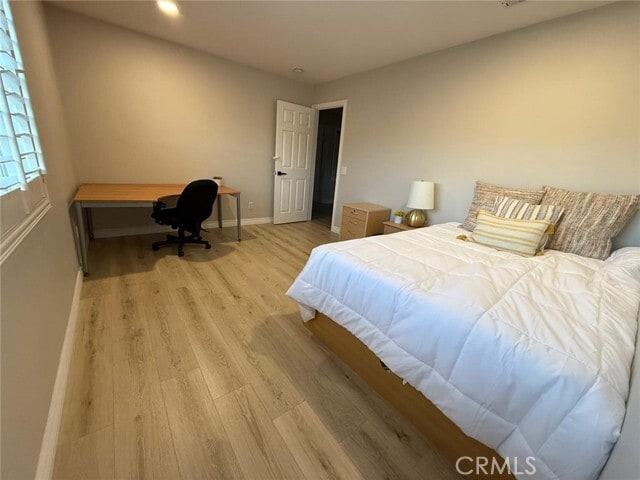 Building Photo - 28 Calais