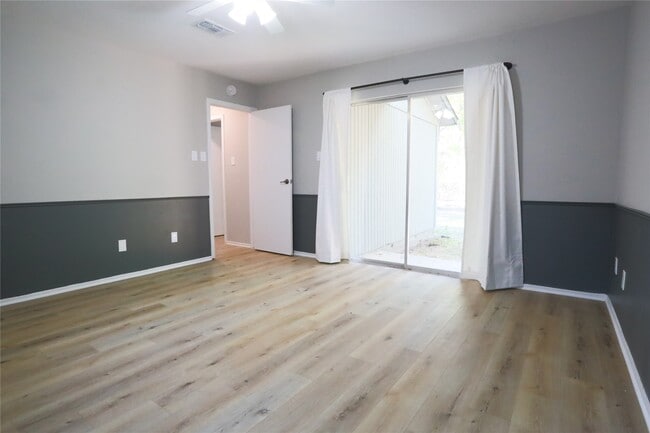 Building Photo - 2709 S Millbend Dr