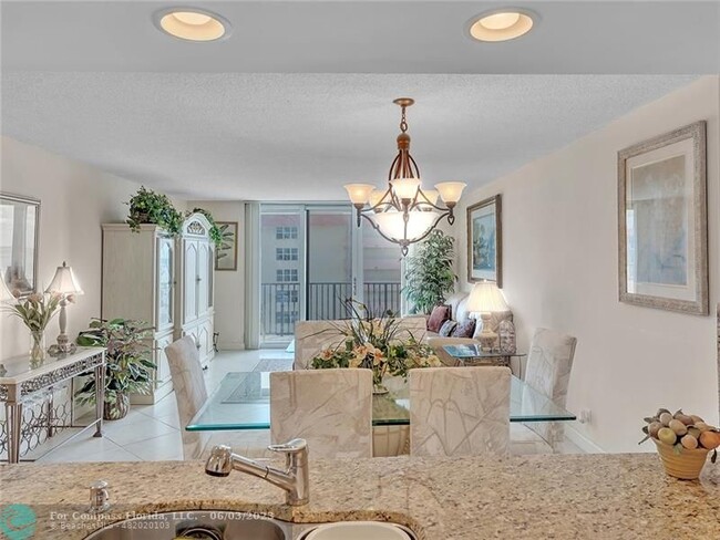 Building Photo - 1150 Hillsboro Mile-