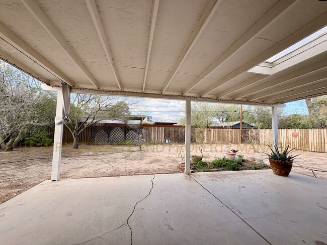 Building Photo - 5621 E Lester St