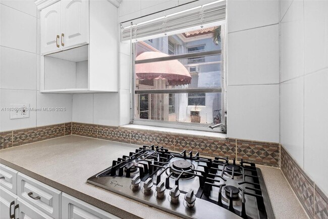 Building Photo - 215 30th St