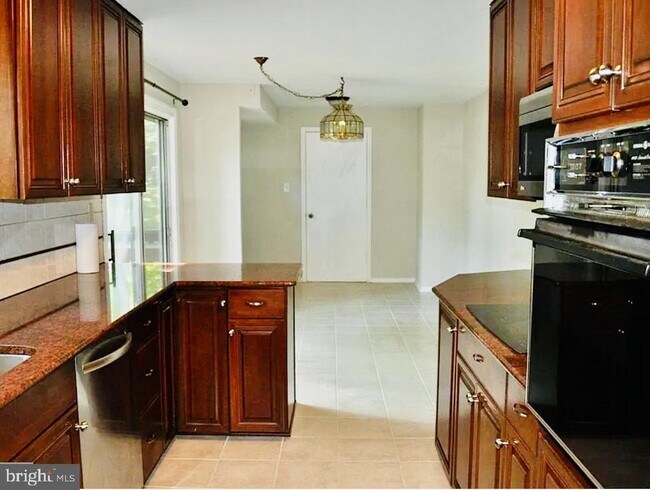 Building Photo - 3810 Lynn Regis Ct