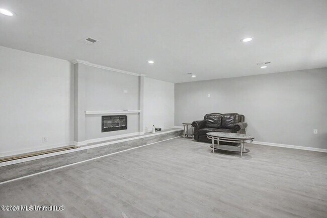 Building Photo - 9424 Daisy Vestry Rd