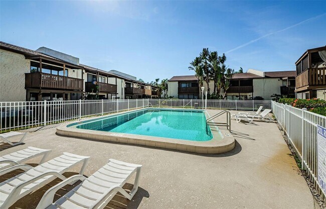 Building Photo - 722 116th Ave N