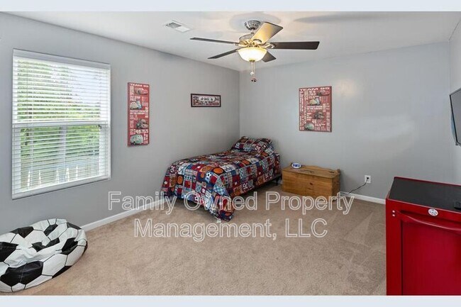 Building Photo - 159 Meadow Wood Rd